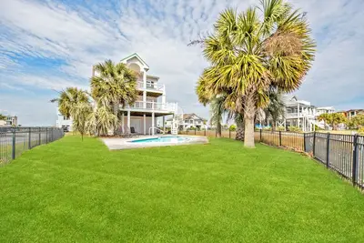 Image de Vues sur l'océan récemment redécorées, ascenseur à 3 arrêts, piscine