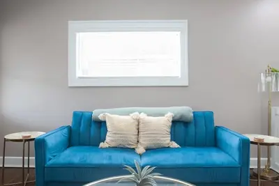 Image de Adorable maison rénovée Broadripple à distance de marche des bars et des restaurants.