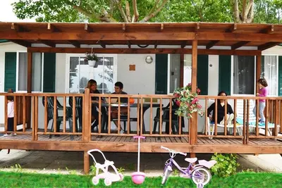 Image de Mobilhome Superior - Deux Chambres Resort, Couchages 6
