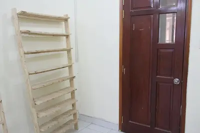 Image de Lucky Hostel dispose d'un dortoir de 100 lits