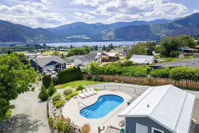 Image de Walnut Hill Lake Vista avec piscine privée et vue sur le lac!
