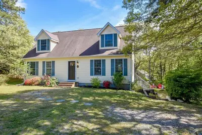 Image de N ° 622: Privé, récemment rénové, moderne, accès à l'étang de terre, à pied de la rue principale!