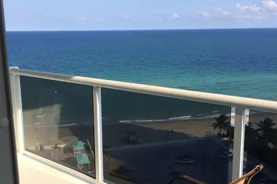 Image de South Florida Breathtaking Ocean Views, Direct Ocean Front Condo, locations mensuelles