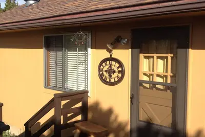 Image de Cabine privée mensuelle située sur Cul-De-Sac caché. . . avec nouveau bain à remous