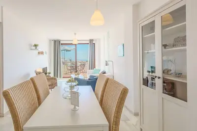 Image de Lumineux appartement moderne - 2 chambres - piscine - air conditionné - Wifi - parking - terrasse