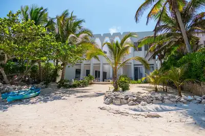 Image de Magnifique villa en bord de mer conçue par un architecte de renom dans le sud d’Akumal.