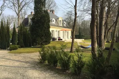 Image de Maison de prestige à 30 mn de Paris et  à deux pas de Chantilly et  golf à 600m