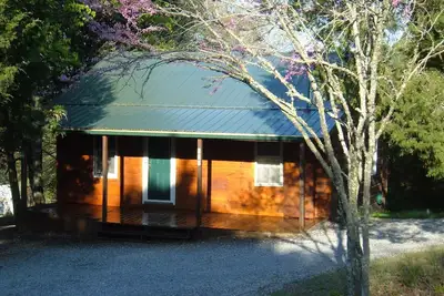Image de Cedar Crest cabane près du lac Douglas. Confortable et rustique