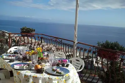 Image de Terrasse exclusive avec vue sur la mer, dans une résidence privée, parc gratuit et wifi