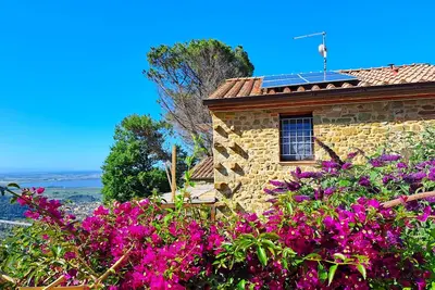 Image de Cozy Rustico-garden, sea-lake view, air cond. Wifi, washer, Pisa Lucca, discount