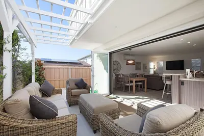 Image de Étapes élégantes et modernes Condo à la plage