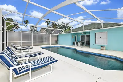 Image de Villa de luxe 3 chambres / 3 salles de bain avec piscine privée donnant sur le lac. Rénové le 18 novembre