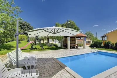 Image de Finca ensoleillée avec piscine privée, barbecue et WiFi