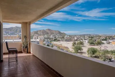 Image de Casa Marlin Marina Sol! Vues fantastiques balcon - Condo 2br / 2ba Ă quelques pas du centre-ville de Cabo!