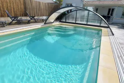 Image de Villa vue boisée piscine privée, chauffée et couverte au Château d'Oléron