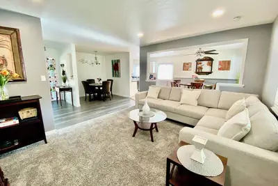 Image de Maison bien rénovée à Sparks, Nv (Reno / Tahoe Area)