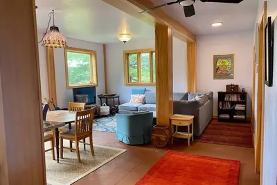 Image de Unique et confortable Eco Friendly Home sur 11 acres
