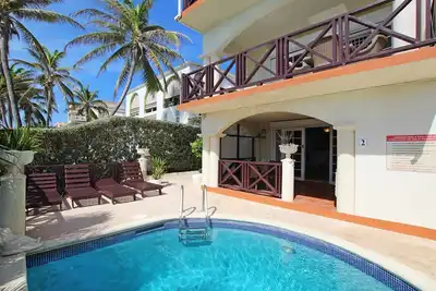 Image de Apt 1 lit en bord de mer avec piscine près du surf - Rosalie # 2