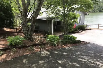 Image de Vivre au bord du lac avec vue sur la montagne