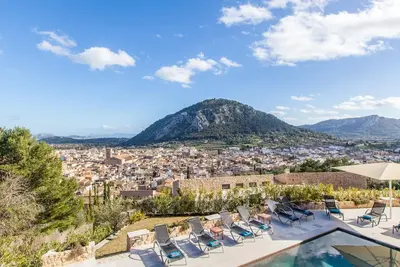 Image de Villa de 5 chambres avec piscine privée, vue imprenable sur la vieille ville de Pollença