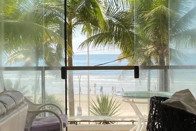 Image de Apt en face de la plage des Asturies. Les pieds dans le sable Convient pour 8 personnes.