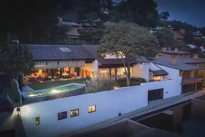 Image de Vue incroyable. Luxe et confort dans un excellent emplacement.