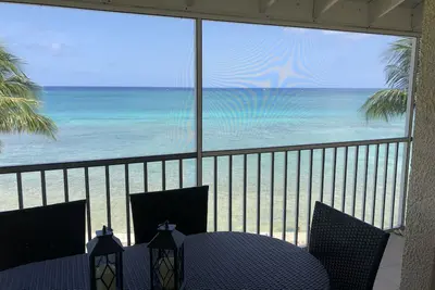 Image de Superbes vues. . . Superbe condo de 3 chambres au dernier étage, directement sur l'eau. . .