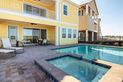 Image de 8069 Surf Street: 6 Br / 6 Ba maison à Kissimmee, 14 personnes