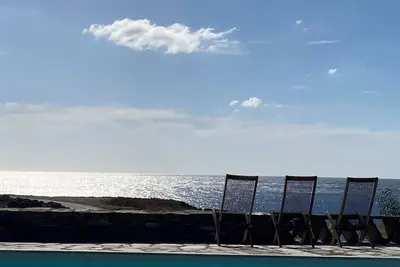 Image de Villa au coucher du soleil avec piscine
