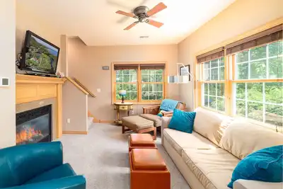 Image de Chalet de luxe au centre-ville de Fish Creek!