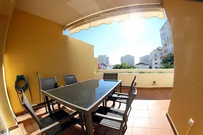 Proche du port et des plages terrasse plein Sud