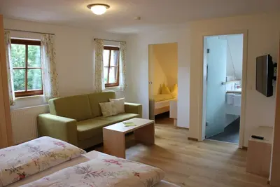 Image de Appartement mit groĂźzĂĽgigem Vier-Bett-Zimmer, Tv