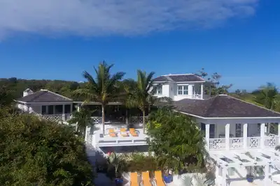 Image de Beach Home avec piscine, pour 8 personnes
