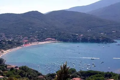 Image de Entre mer et ciel Ă 350 mt de la plage sablonneuse de Procchio