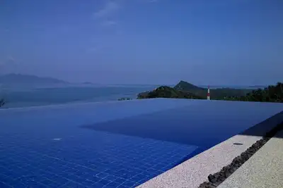Image de Superbe villa individuelle de luxe isolée avec piscine de 60m² et vue sur la mer