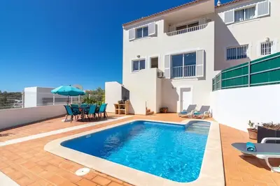 Image de Maison de 3 chambres avec piscine privée à distance de marche du centre de Carvoeiro et de la plage