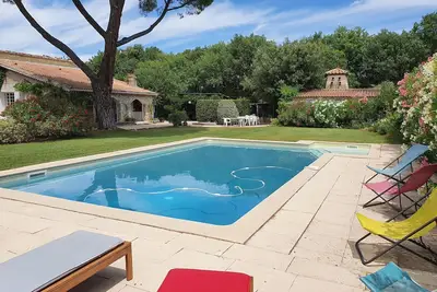 Entre Avignon L'Isle sur Sorgue et Mt Ventoux 4 chambres   Piscine Chauffée Parc