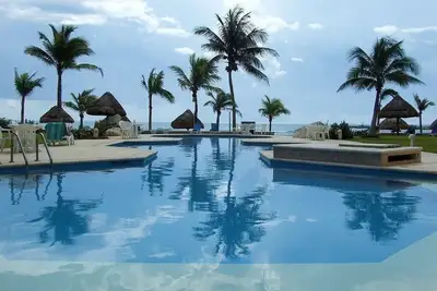 Image de Condo spectaculaire face à l'océan avec des vues à couper le souffle