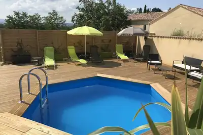 Image de Gîte de Sommelonge proche grignan avec piscine privée