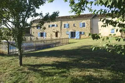 Image de Maison de ferme - 12 personnes, piscine 12m x 6m, grange, grand jardin, cour,