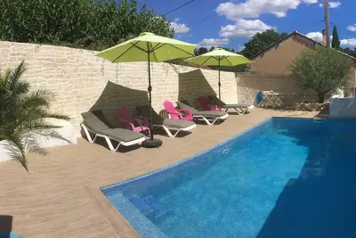 Image de Maison piscine privée - au calme - Nîmes à pied
