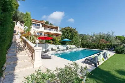 Image de Belle villa piscine avec vue mer