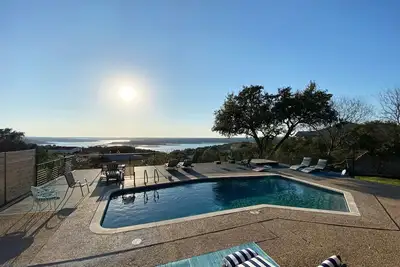 Image de King Of The Hill @ Lake Travis! Piscine, spa, coucher de soleil sur Arkansas Bend!