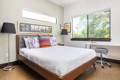 Image de Modern Designer Home Steps à partir de SoCo