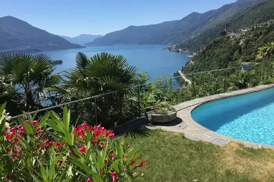 Image de Villa de luxe, vue panoramique sur le lac Majeur, grande piscine chauffée, 2 Pp