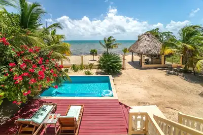 Image de Villa 2 chambres en front de mer avec piscine!