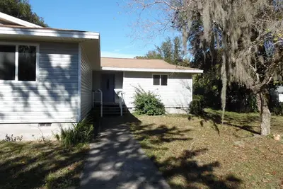 Image de 4 chambres 2 salles de bain maison sur le petit lac Henderson