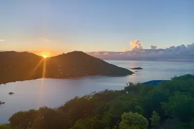 Image de Vu sur Hgtv ~ Arco Iris ~ 3 suites King privées ~ Vue sur l'océan ~ Piscine ~ A / C