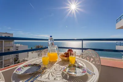 Image de Maison de plage près de l'aéroport et du parc aquatique, à 2 minutes à pied de la plage