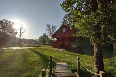 Image de Family Friendly Farm Cabin * Foyer de feu * Étang * Balançoire
